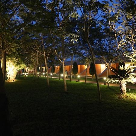 Celebrity Resort Chennai Tambaram Exterior photo