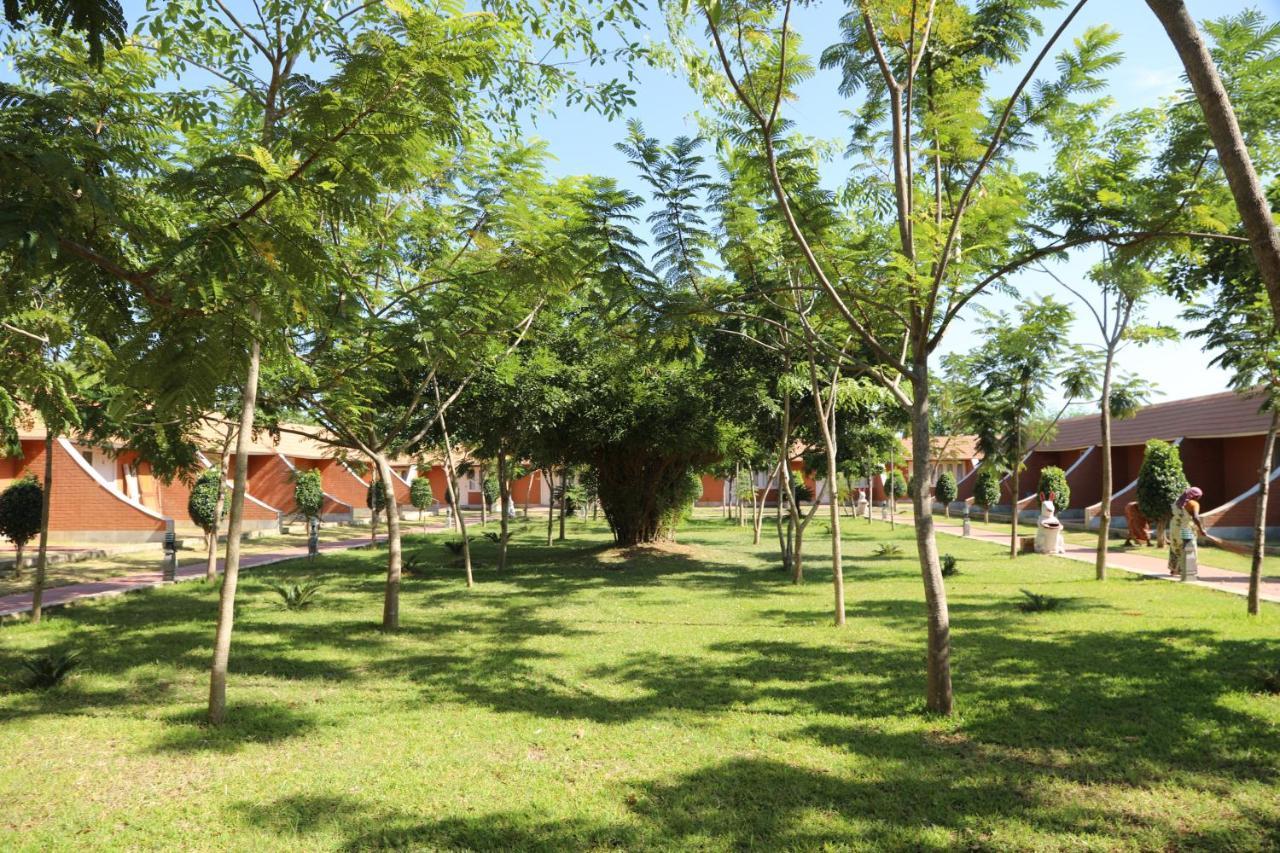 Celebrity Resort Chennai Tambaram Exterior photo