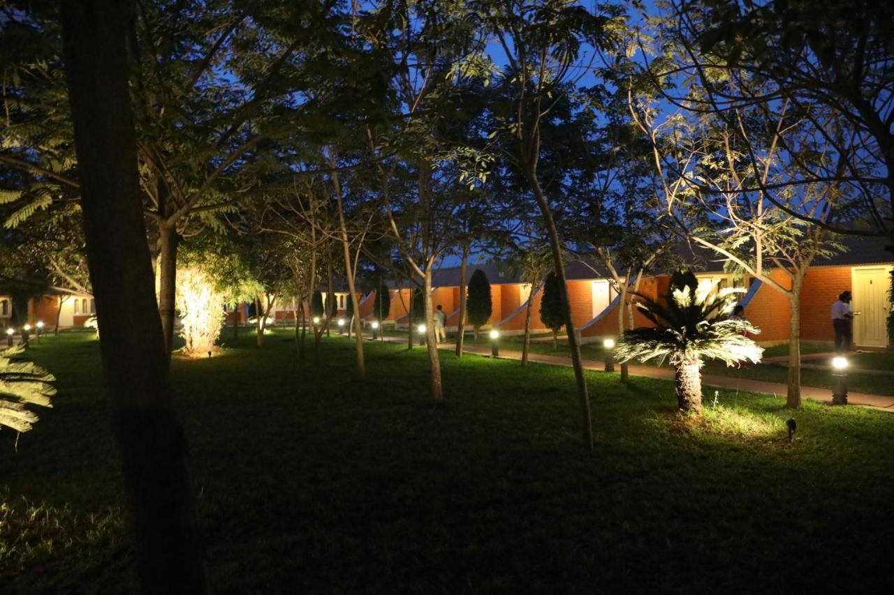 Celebrity Resort Chennai Tambaram Exterior photo