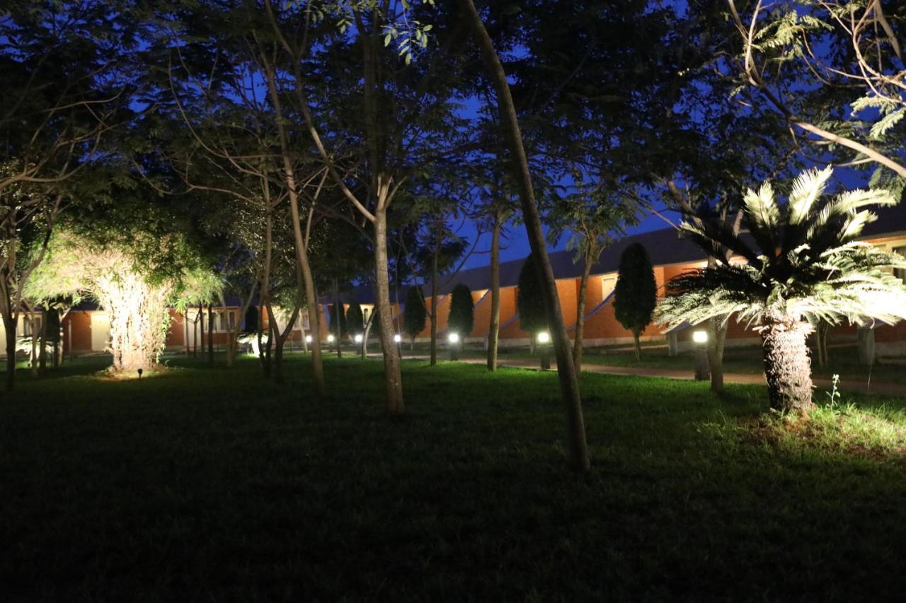 Celebrity Resort Chennai Tambaram Exterior photo