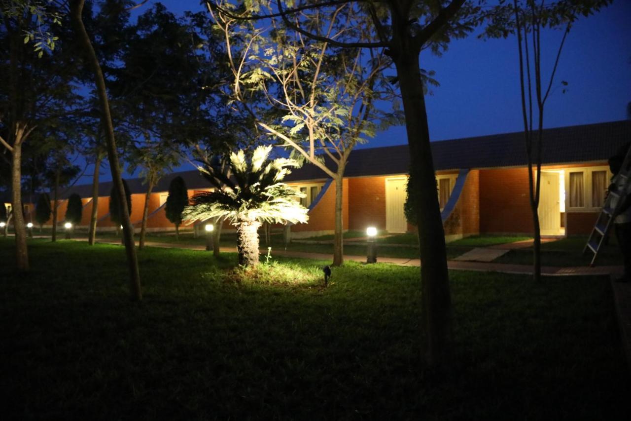 Celebrity Resort Chennai Tambaram Exterior photo