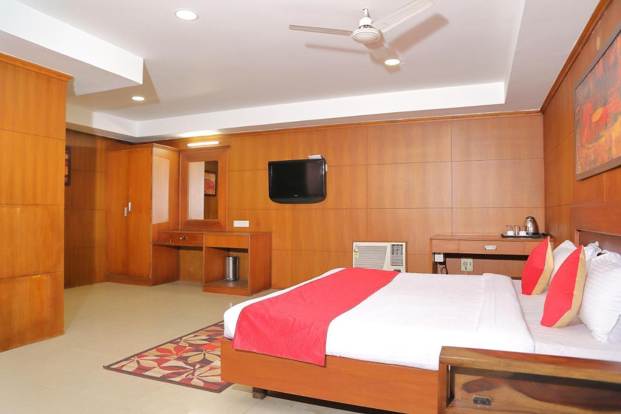 Celebrity Resort Chennai Tambaram Exterior photo