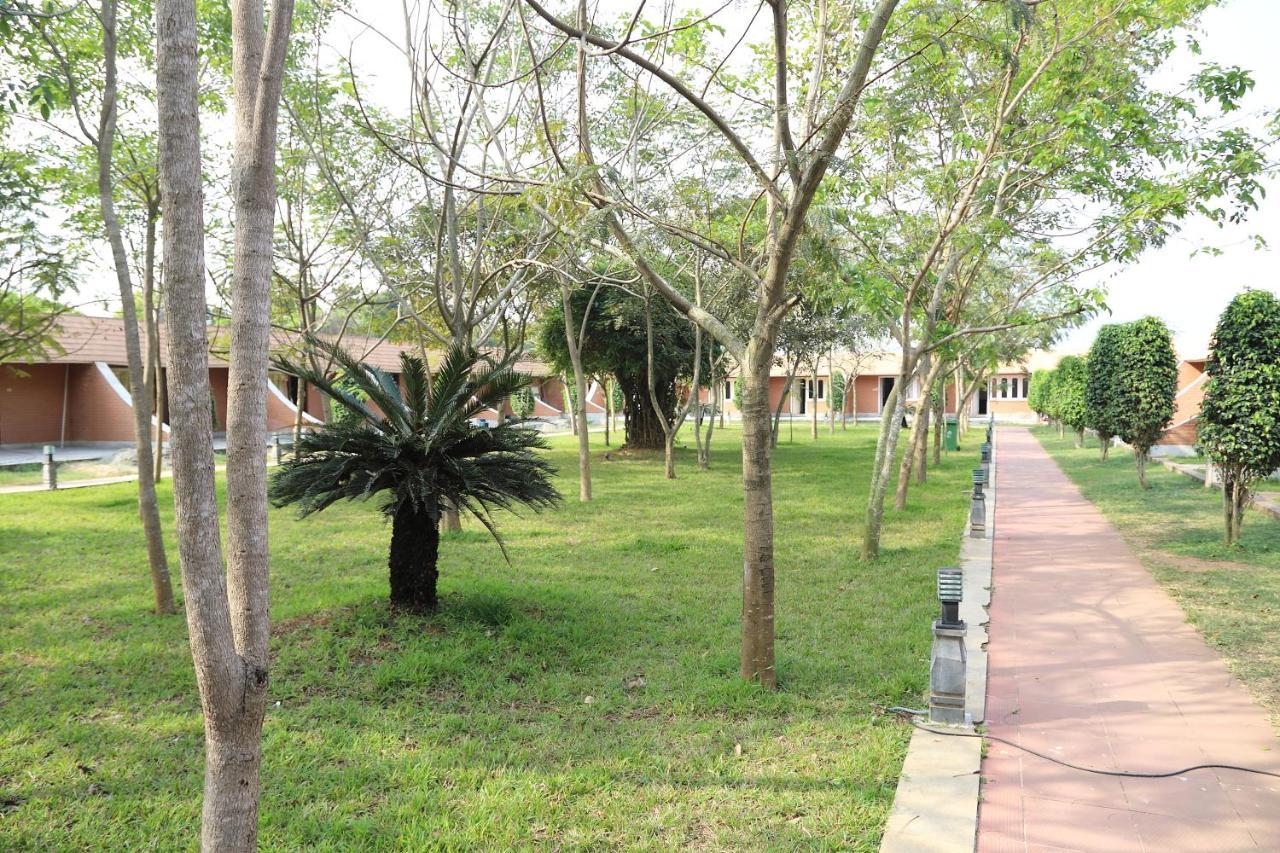 Celebrity Resort Chennai Tambaram Exterior photo